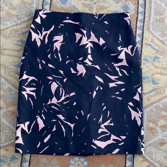 Ann Taylor Dresses & Skirts - Ann Taylor Patterned Pencil Skirt